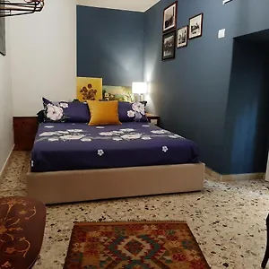 Casa Famoso , Aeroporto di Catania Fontana Rossa Italia
